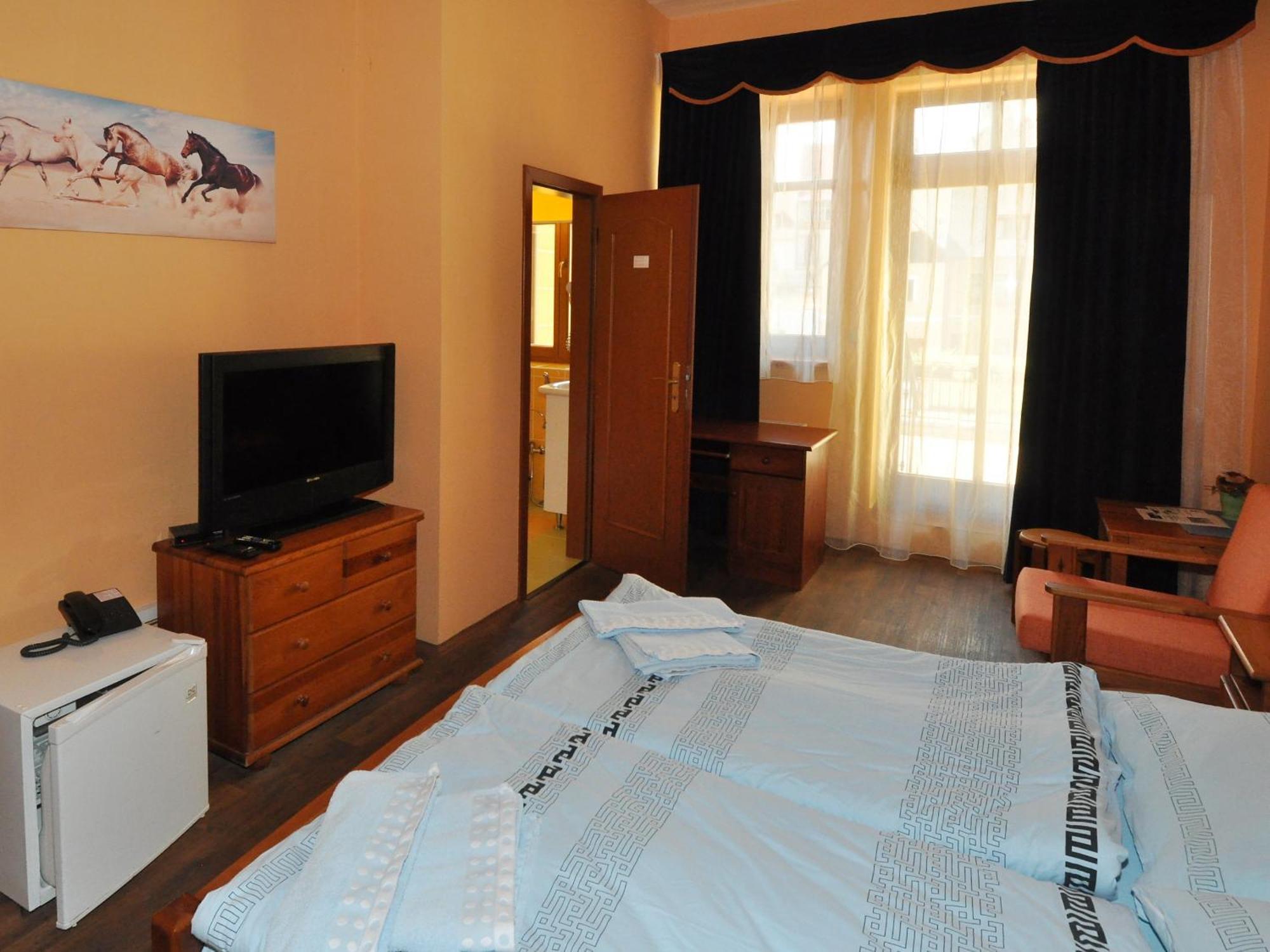 Hotel U Radnice Louny Phòng bức ảnh