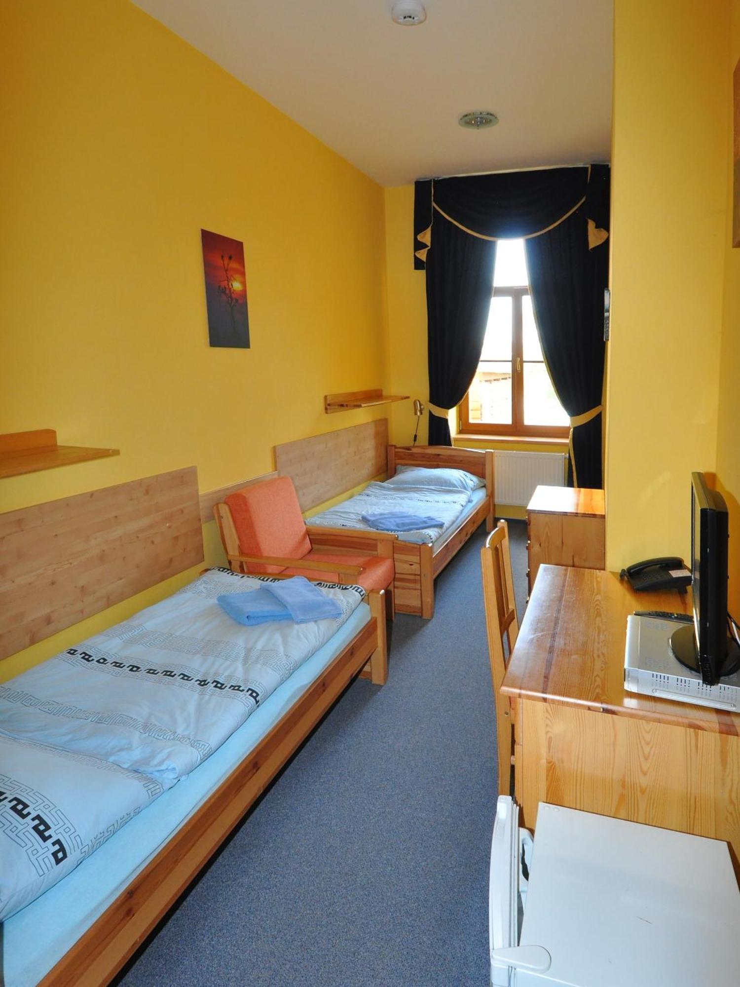 Hotel U Radnice Louny Phòng bức ảnh
