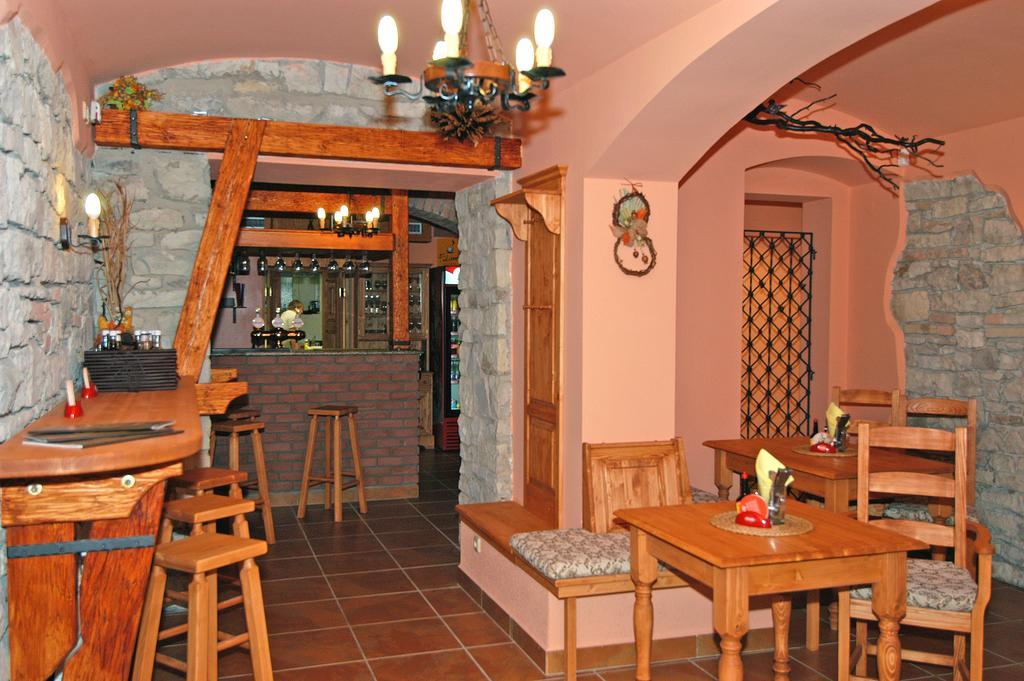 Hotel U Radnice Louny Ngoại thất bức ảnh