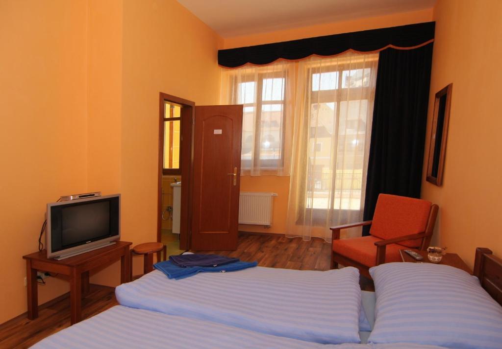 Hotel U Radnice Louny Phòng bức ảnh