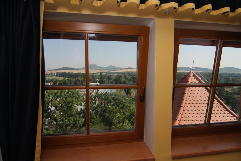 Hotel U Radnice Louny Ngoại thất bức ảnh