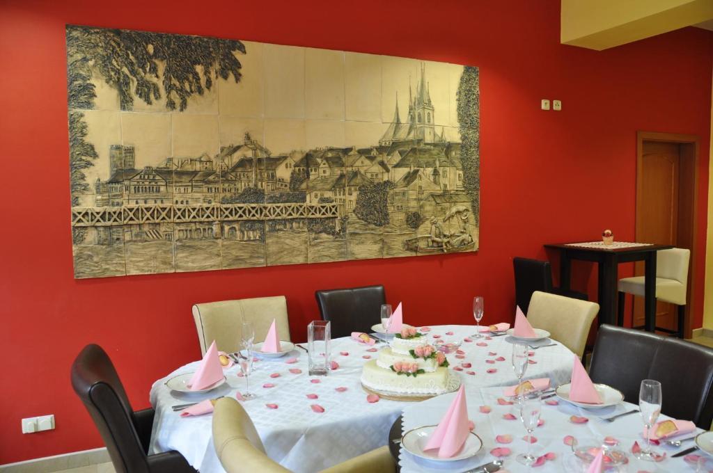 Hotel U Radnice Louny Ngoại thất bức ảnh